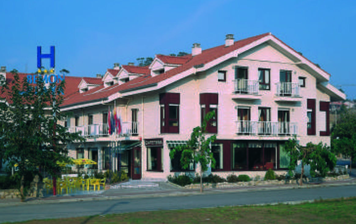 Hotel Bemon Playa Somo Buitenkant foto